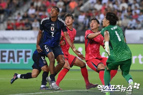 일본 매체 '스포니치 아넥스'를 비롯한 복수의 일본 매체들이 23일 보도를 통해 지바 시내에서 진행된 마에다 료이치 코치가 일본 대표팀의 롱스로인 도입 가능성이 있다고 전했다.&nbsp;엑스포츠뉴스DB