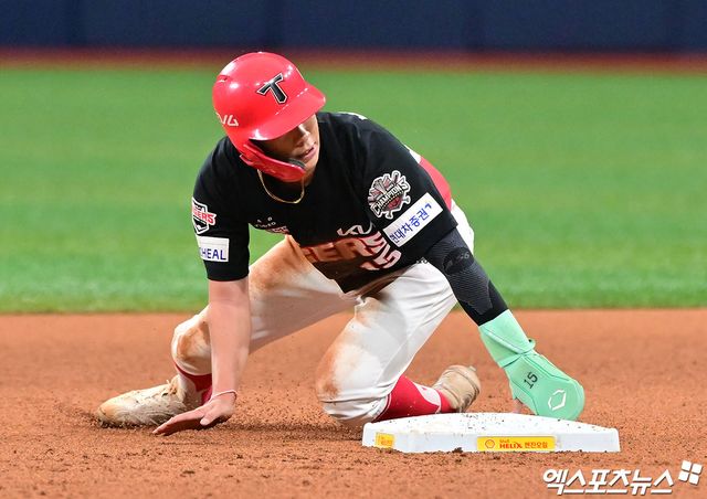 6일 오후 서울 구로구 고척스카이돔에서 열린 '2025 신한 SOL Bank KBO리그' KIA 타이거즈와 키움 히어로즈의 경기, 7회초 무사 1루 KIA 박정우가 2루 도루에 성공하고 있다. 엑스포츠뉴스 DB