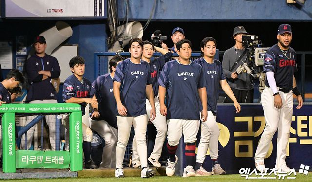 김태형 감독이 이끄는 롯데 자이언츠가 23일 창원NC파크에서 열린 2025 신한 SOL Bank KBO리그 NC 다이노스와의 팀 간 12차전에서 1-4로 패배, 12연패의 수렁에 빠졌다. 사진 엑스포츠뉴스 DB