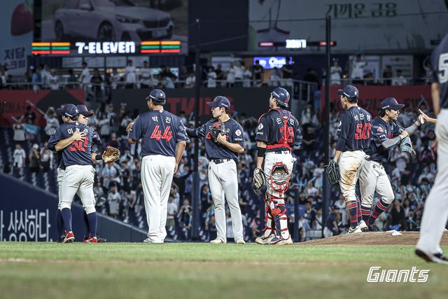 김태형 감독이 이끄는 롯데 자이언츠가 24일 창원NC파크에서 열린 2025 신한 SOL Bank KBO리그 NC 다이노스와의 팀 간 14차전에서 17-5로 승리, 12연패 탈출에 성공했다. 사진 롯데 자이언츠