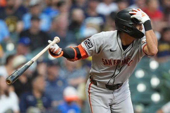 샌프란시스코 자이언츠 외야수 이정후가 25일 밀워키 브루어스와 원정 경기에 1번 타자 중견수로 선발 출전해 4타수 1안타 1볼넷을 기록했다. 2경기 연속 안타에 성공한 이정후는 시즌 타율 0.259를 유지했다. 연합뉴스
