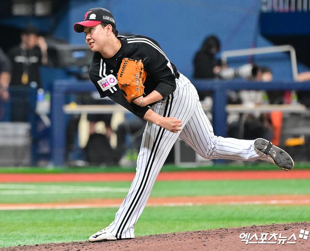 8일 오후 서울 구로구 고척스카이돔에서 열린 '2025 신한 SOL Bank KBO리그' LG 트윈스와 키움 히어로즈의 경기, 9회말 LG 유영찬이 공을 힘차게 던지고 있다. 엑스포츠뉴스 DB