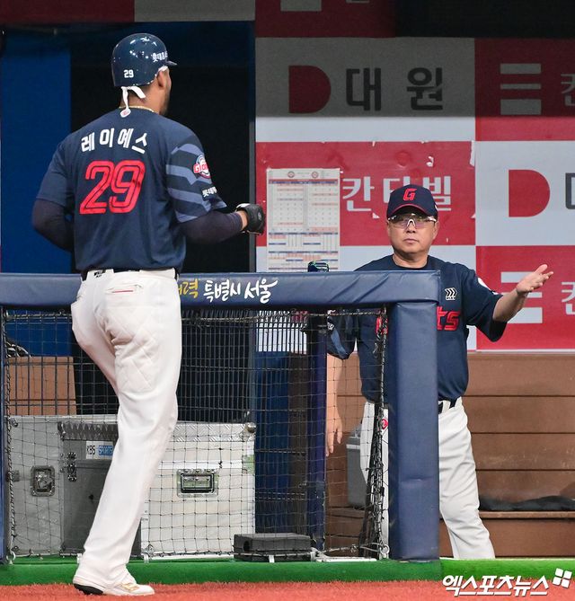 롯데 자이언츠 외국인 타자 빅터 레이예스가 24일 창원NC파크에서 열린 2025 신한 SOL Bank KBO리그 NC 다이노스와의 팀 간 14차전에서 1회말 선제 3점 홈런을 기록했다. 사진 엑스포츠뉴스 DB