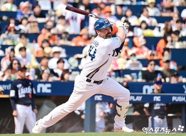 NC 다이노스 외국인 타자 맷 데이비슨이 8월 24일 롯데 자이언츠와의 창원NC파크 홈 경기에서 9회초 2사 후 투수로 등판, ⅓이닝 무실점을 기록했다. KBO리그 역사상 처음으로 외국인 타자가 정식 경기에 투수로 등판한 주인공이 됐다. 사진 엑스포츠뉴스 DB