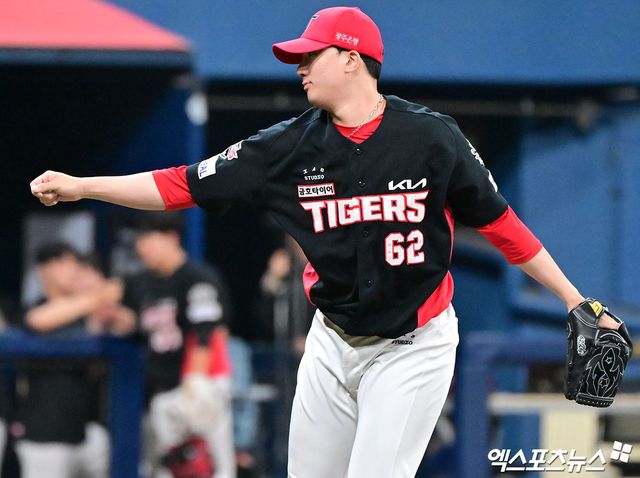 26일 오후 서울 구로구 고척스카이돔에서 열린 '2025 신한 SOL Bank KBO리그' KIA 타이거즈와 키움 히어로즈의 경기, 9회말 KIA 정해영이 공을 힘차게 던지고 있다. 엑스포츠뉴스 DB