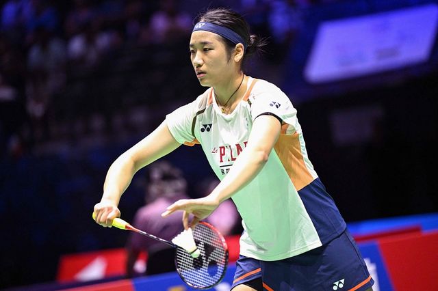 배드민턴 여자 단식 세계랭킹 1위 안세영이 26일(한국시간) 프랑스 파리의 아디다스 아레나에서 열린 2025 세계배트민턴 선수권대회 여자 단식 64강에서 세계랭킹 100위 벨기에의 클라라 라소를 2-0(21-5 21-8)으로 꺾고 32강에 진출했다. 사진 연합뉴스
