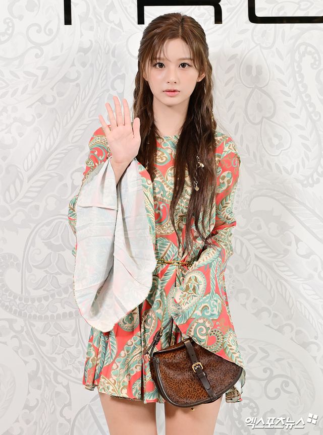 손인사만 해도 눈부셔