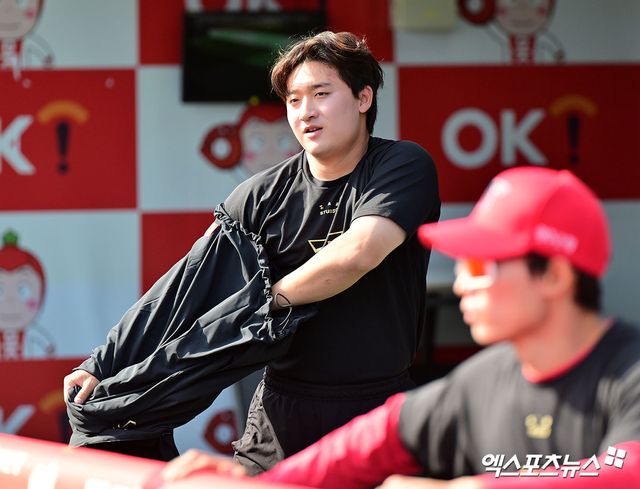 22일 오후 수원KT위즈파크에서 열리는 '2025 신한 SOL Bank KBO리그' KIA 타이거즈와 KT 위즈의 경기, KIA 윤도현이 훈련을 준비하고 있다. 엑스포츠뉴스 DB