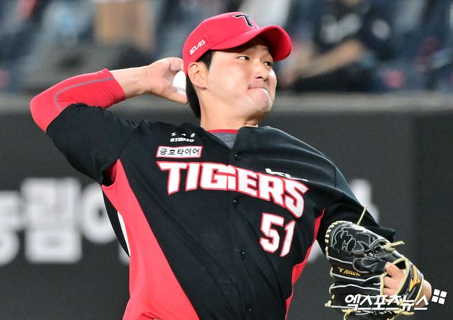 10일 오후 대전 한화생명 볼파크에서 열린 '2025 신한 SOL Bank KBO리그' KIA 타이거즈와 한화 이글스의 경기, 7회말 KIA 전상현이 공을 힘차게 던지고 있다. 엑스포츠뉴스 DB