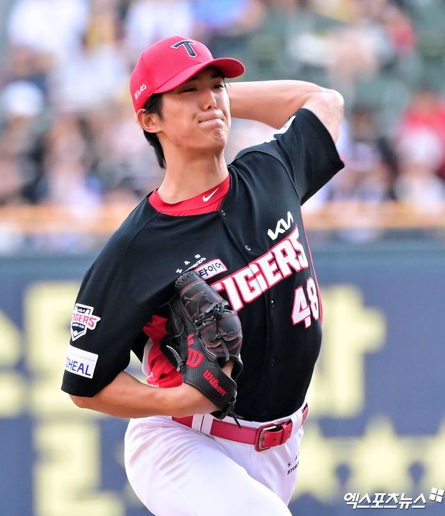 16일 오후 서울 송파구 잠실야구장에서 열린 '2025 신한 SOL Bank KBO리그' KIA 타이거즈와 두산 베어스의 경기, 1회말 KIA 선발투수 이의리가 투구 준비를 하고 있다. 엑스포츠뉴스 DB