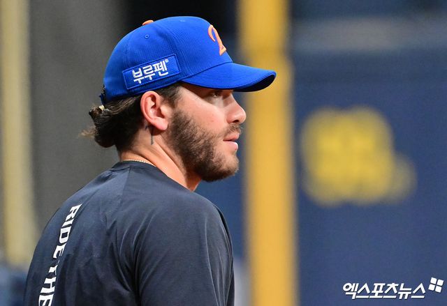 김경문 감독이 이끄는 한화는 28일 서울 고척스카이돔에서 2025 신한 SOL Bank KBO리그 키움과의 원정경기를 치른다. 한화는 에이스 코디 폰세(사진)가 개막 후 16연승에 도전한다. 이날 경기에선 부상에서 갓 회복한 한화 외인 타자 루이스 리베라토가 선발 라인업에서 다시 사라졌다. 김경문 한화 감독은 '스윙하는 걸 보니까 슬라이딩 하면서 안 좋아진 부분이 아직 완전하지 않은 것 같다. 조금 더 치료를 해야 할 것 같다'고 했다. 엑스포츠뉴스DB