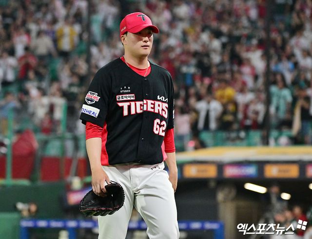 21일 오후 인천SSG랜더스필드에서 열린 '2025 신한 SOL Bank KBO리그' KIA 타이거즈와 SSG 랜더스의 경기, 9회말 1사 1,2루 KIA 정해영이 마운드를 내려가고 있다. 엑스포츠뉴스 DB