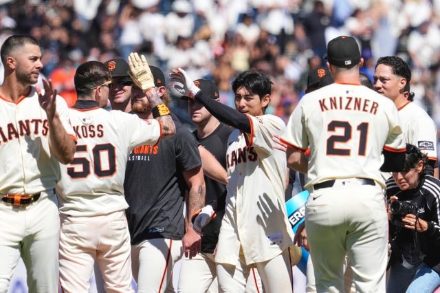 미국 메이저리그 샌프란시스코 자이언츠의 이정후가 29일(한국시간) 미국 캘리포니아주 샌프란시스코의 오라클파크에서 열린 2025 메이저리그 시카고 컵스와의 홈경기에서 빅리그 데뷔 첫 끝내기 안타를 기록, 팀 5연승을 견인했다. AP연합뉴스