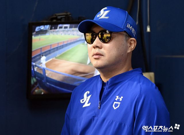 27일 오후 서울 송파구 잠실야구장에서 열린 '2025 신한 SOL Bank KBO리그' 삼성 라이온즈와 두산 베어스의 경기, 6회초 삼성 박진만 감독이 경기를 지켜보고 있다. 엑스포츠뉴스 DB