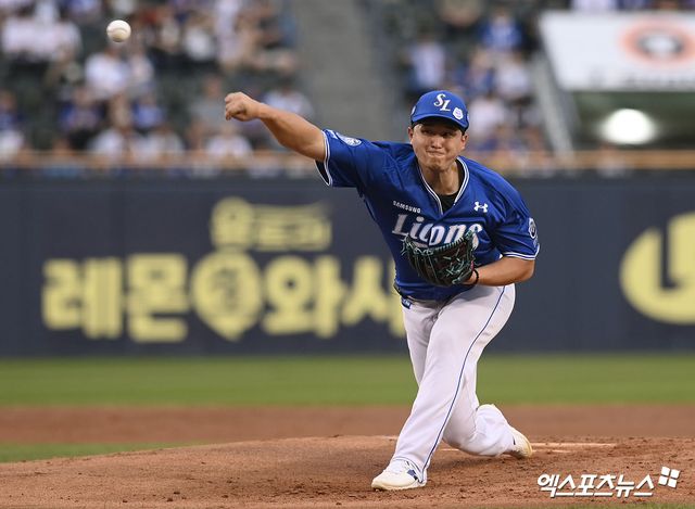 28일 오후 서울 송파구 잠실야구장에서 열린 '2025 신한 SOL Bank KBO리그' 삼성 라이온즈와 두산 베어스의 경기, 1회말 삼성 선발 최원태가 공을 힘차게 던지고 있다. 엑스포츠뉴스 DB