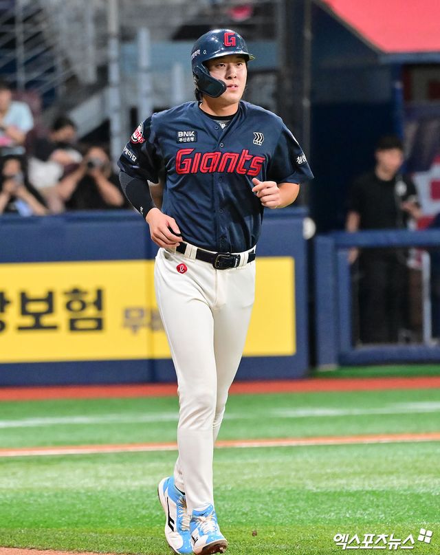 롯데 자이언츠 내야수 나승엽이 3일 서울 고척스카이돔에서 열린 2025 신한 SOL Bank KBO리그 키움 히어로즈와의 팀 간 15차전에 앞서 1군 엔트리에서 말소됐다. 사진 엑스포츠뉴스 DB