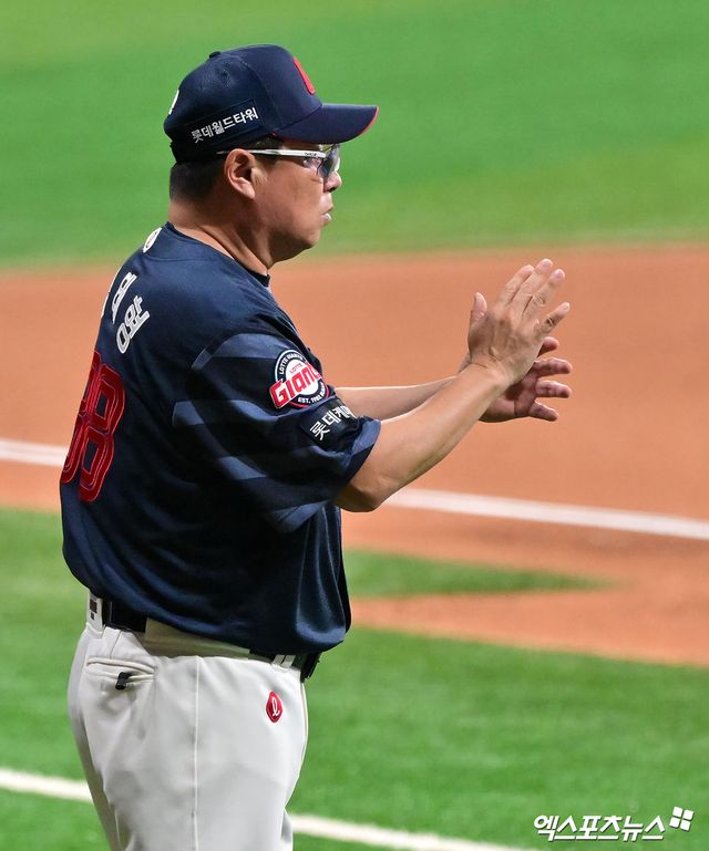 김태형 감독이 이끄는 롯데 자이언츠가 3일 서울 고척스카이돔에서 열린 2025 신한 SOL Bank KBO리그 키움 히어로즈와의 팀 간 15차전에서 9-3으로 이겼다. 사진 김한준 기자 