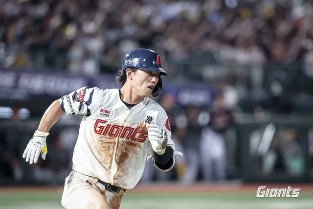 롯데 자이언츠 내야수 전민재가 지난 2일 KT 위즈 2군과의 퓨처스리그 경기에서 4타수 2안타 1타점을 기록했다. 사진 롯데 자이언츠