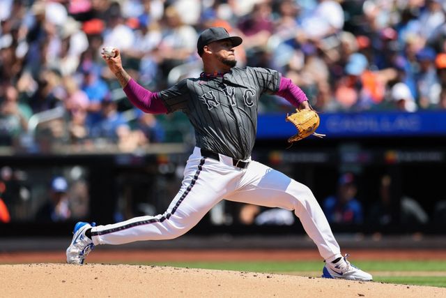 4일 미국 뉴욕주 플러싱의 시티필드에서 열린 2025 미국 메이저리그 샌프란시스코 자이언츠와 뉴욕 메츠의 경기, 메츠 프랭키 몬타스가 선발 등판해 4이닝 7피안타(1피홈런) 2볼넷 3탈삼진 7실점을 기록했다. AFP 연합뉴스