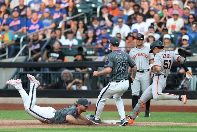 4일 미국 뉴욕주 플러싱의 시티필드에서 열린 2025 미국 메이저리그 샌프란시스코 자이언츠와 뉴욕 메츠의 경기, 샌프란시스코 이정후가 7번타자 겸 중견수로 선발 출전해 4타수 4안타 1볼넷 2득점 1도루를 기록했다. 이정후의 시즌 타율은 0.251에서 0.258(398타수 102안타)으로 상승했다. AFP 연합뉴스
