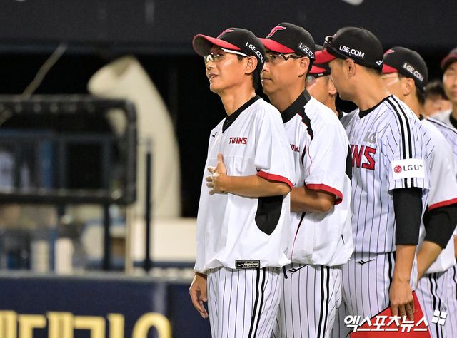 염경엽 감독이 이끄는 LG 트윈스가 30일 서울 잠실야구장에서 열린 2025 신한 SOL Bank KBO리그 키움 히어로즈와의 팀 간 14차전에서 6-5로 이겼다. 사진 김한준 기자