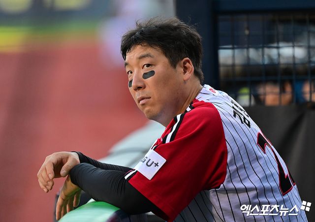 LG 트윈스 베테랑 타자 김현수가 8월까지는 외야 수비 소화 없이 대타, 지명타자 롤만 수행할 예정이다. 사진 엑스포츠뉴스 DB