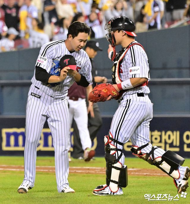 LG 트윈스 마무리 유영찬이 30일 서울 잠실야구장에서 열린 2025 신한 SOL Bank KBO리그 키움 히어로즈와의 팀 간 14차전에서 1⅓이닝 1실점 세이브를 기록했다. 사진 김한준 기자