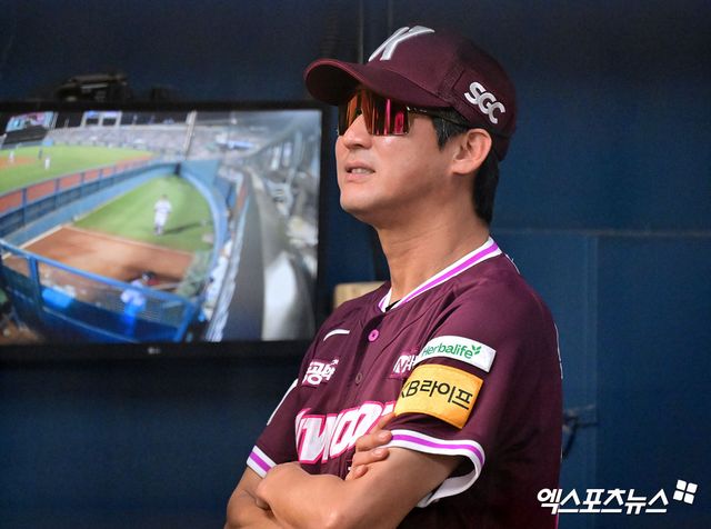 설종진 감독 대행이 이끄는 키움 히어로즈가 30일 서울 잠실야구장에서 열린 2025 신한 SOL Bank KBO리그 LG 트윈스와의 팀 간 14차전에서 졌다. 사진 김한준 기자