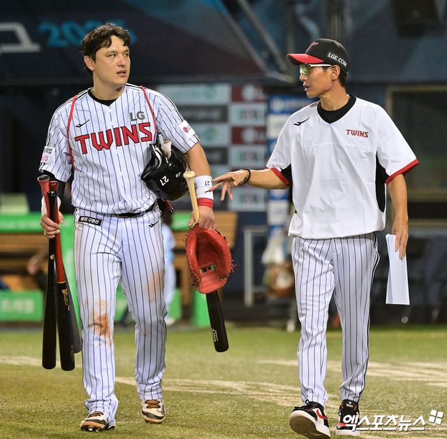 염경엽 감독이 이끄는 LG 트윈스가 30일 서울 잠실야구장에서 열린 2025 신한 SOL Bank KBO리그 키움 히어로즈와의 팀 간 14차전에서 6-5로 이겼다. 사진 김한준 기자