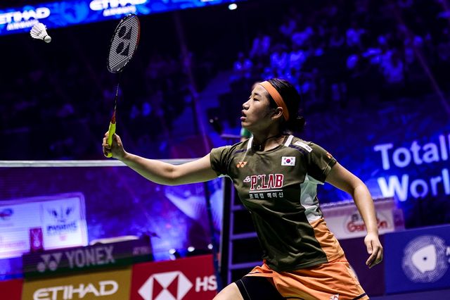 여자 배드민턴 단식 세계랭킹 1위 안세영이 30일(한국시간) 프랑스 파리의 아디다스 아레나에서 열린 2025 세계배트민턴선수권대회 여자단식 8강전에서 세계랭킹 12위 심유진을 2-0(21-10 21-6)으로 이겼다. 사진 연합뉴스