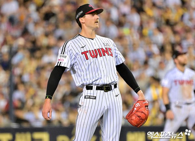 LG 트윈스 외국인 투수 앤더슨 톨허스트가 30일 서울 잠실야구장에서 열린 2025 신한 SOL Bank KBO리그 키움 히어로즈와의 팀 간 14차전에 선발등판, 7이닝 1실점 비자책 호투로 팀 승리를 이끌었다. 사진 김한준 기자