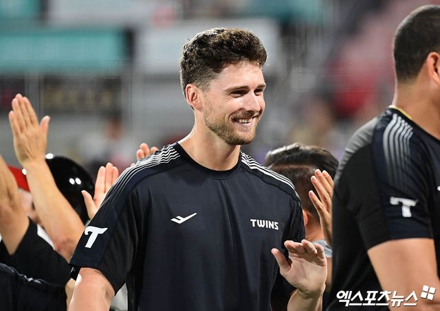 LG 트윈스 외국인 투수 앤더슨 톨허스트가 지난 30일 잠실 키움 히어로즈전에서 7이닝 1실점 비자책 호투로 시즌 4승을 따냈다. 사진 엑스포츠뉴스 DB