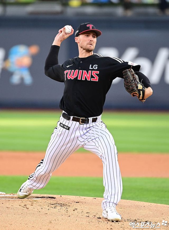 LG 트윈스 외국인 투수 앤더슨 톨허스트가 지난 30일 잠실 키움 히어로즈전에서 7이닝 1실점 비자책 호투로 시즌 4승을 따냈다. 사진 엑스포츠뉴스 DB