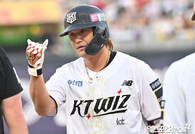 9일 오후 수원KT위즈파크에서 열린 '2024 신한 SOL Bank KBO 포스트시즌' LG 트윈스와 KT 위즈의 준플레이오프 4차전 경기, 9회말 1사 KT 김상수가 중전안타를 날린 후 세리머니를 하고 있다. 엑스포츠뉴스 DB