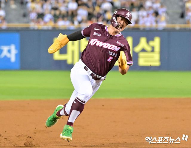 키움 히어로즈 내야수 송성문이 31일 서울 잠실야구장에서 열린 2025 신한 SOL Bank KBO리그 LG 트윈스와의 팀 간 15차전에서 4타수 2안타 2득점을 기록, 팀 승리를 이끌었다. 사진 엑스포츠뉴스 DB