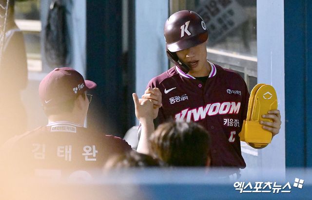 키움 히어로즈 내야수 송성문이 31일 서울 잠실야구장에서 열린 2025 신한 SOL Bank KBO리그 LG 트윈스와의 팀 간 15차전에서 9회초 결승 득점을 기록했다. 사진 엑스포츠뉴스 DB