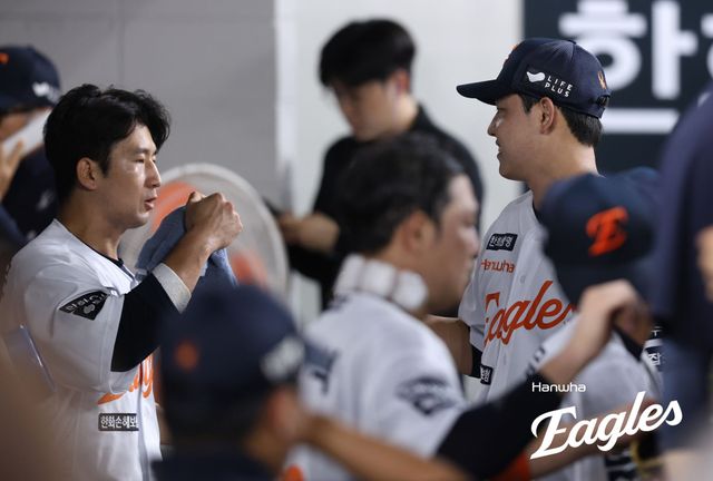 한화 이글스 문동주는 5일 대전 한화생명 볼파크에서 열린 2025 신한 SOL Bank KBO리그 KT 위즈와의 홈경기에서 선발투수로 등판, 직구 최고 시속 160.7km를 기록하는 등 7이닝 2피안타 1볼넷 10탈삼진 무실점으로 완벽투를 펼쳤다. 한화 이글스