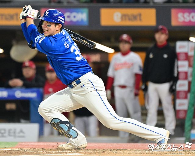 삼성 라이온즈 김영웅이 올해 정규시즌 경기에서 타격하고 있다. 엑스포츠뉴스 DB