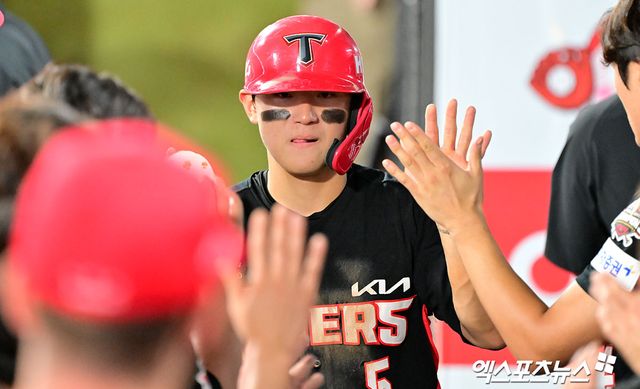 KIA 타이거즈 김도영이 5일 부산 사직야구장에서 열리는 2025 신한 SOL Bank KBO리그 롯데 자이언츠와의 팀 간 13차전에 3번타자 겸 3루수로 선발출전한다. 사진 엑스포츠뉴스 DB