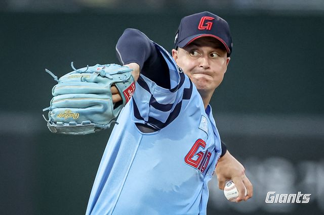 롯데 자이언츠 외국인 투수 터커 데이비슨이 6일 부산 사직야구장에서 열린 2025 신한 SOL Bank KBO리그 KIA 타이거즈와의 팀 간 14차전에 선발등판, 6이닝 1실점 호투로 승리투수가 됐다. 사진 롯데 자이언츠