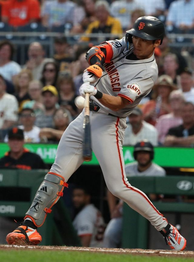 샌프란시스코 자이언츠 외야수 이정후가 6일 미국 펜실베이니아주 피츠버그의 PNC파크에서 열린 2025 미국 메이저리그(MLB) 피츠버그 파이리츠와의 원정경기에 7번타자 겸 중견수로 선발 출전해 4타수 1안타 1득점을 기록했다. 2일 뉴욕 메츠전부터 5경기 연속으로 장타를 생산하며 상승세를 이어갔다. Imagn Images 연합뉴스