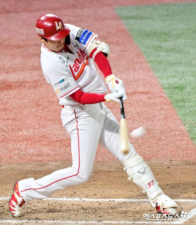 SSG 랜더스 오태곤이 6일 인천 삼성 라이온즈전에서 타격하고 있다. 인천, 김한준 기자