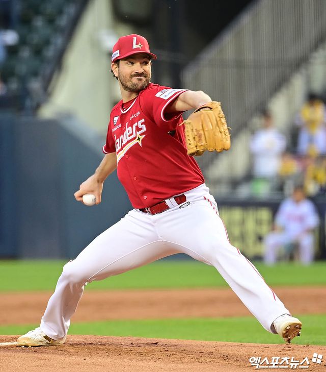 SSG 랜더스 드류 앤더슨이 올해 정규시즌 경기에 선발 등판해 역투하고 있다. 엑스포츠뉴스 DB