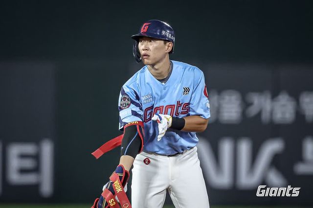 롯데 자이언츠 내야수 박승욱이 6일 부산 사직야구장에서 열린 2025 신한 SOL Bank KBO리그 KIA 타이거즈와의 팀 간 14차전에서 3회말 2타점 적시타를 기록했다. 사진 롯데 자이언츠