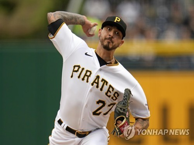 롯데 자이언츠가 7일 새 외국인 투수 빈스 벨라스케즈 영입을 공식 발표했다. 사진 연합뉴스