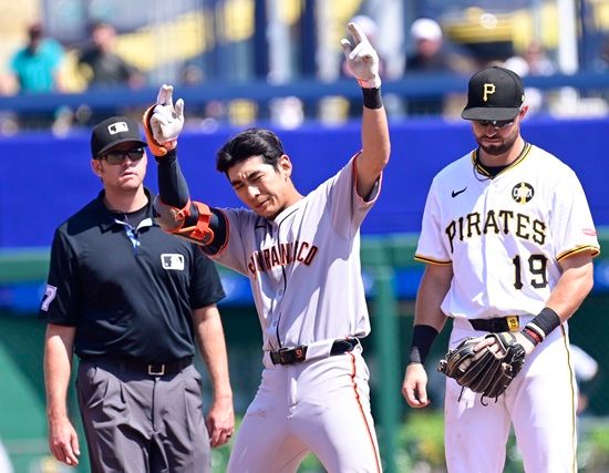 샌프란시스코 자이언츠 외야수 이정후가 7일 피츠버그전에서 9회초 2루타와 결승 득점으로 팀 승리에 큰 힘을 보탰다. 이정후는 최근 6경기 연속 장타로 타격감을 확실히 끌어 올리고 있다. 이정후는 2루타 부문 내셔널리그 공동 6위에 올랐다. 연합뉴스