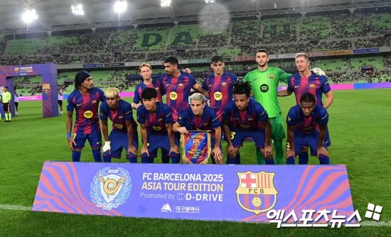 프랑스 풋볼이 지난 7일(한국시간) 공식 홈페이지를 통해 2024-2025시즌 발롱도르 남자 선수 후보 최종 30인을 공개했다.&nbsp; 2024년 8월 1일부터 2025년 7월 31일까지 성적을 바탕으로 30명의 후보를 뽑은 발롱도르는 현지시간 9월 22일 프랑스 파리의 샤텔레 극장에서 시상식을 개최한다. 엑스포츠뉴스DB