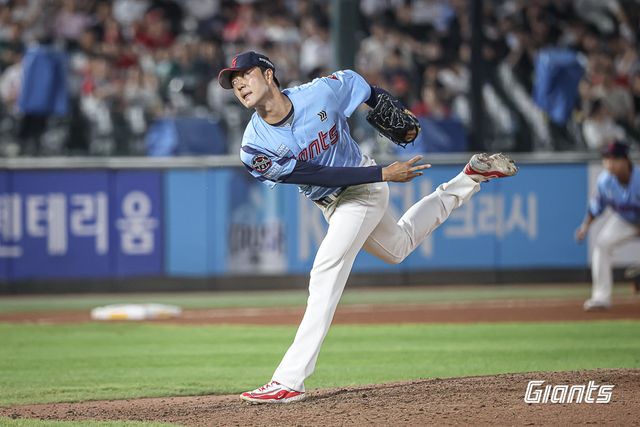 8일 오후 부산 사직야구장에서 열린 '2025 신한 SOL Bank KBO리그' SSG 랜더스와 롯데 자이언츠의 경기, SSG가 투수들의 호투에 힘입어 1:0으로 승리했다. 롯데 나균안, 정철원에 이어 마운드에 오른 윤성빈은 1이닝 무피안타 무사사구 2탈삼진 무실점을 기록했다. 롯데 자이언츠