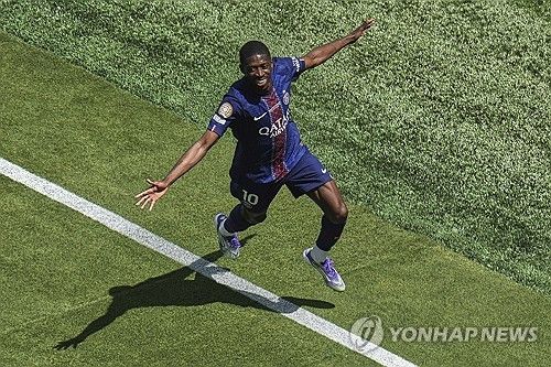 프랑스 풋볼이 지난 7일(한국시간) 공식 홈페이지를 통해 2024-2025시즌 발롱도르 남자 선수 후보 최종 30인을 공개했다.&nbsp; 2024년 8월 1일부터 2025년 7월 31일까지 성적을 바탕으로 30명의 후보를 뽑은 발롱도르는 현지시간 9월 22일 프랑스 파리의 샤텔레 극장에서 시상식을 개최한다. 연합뉴스