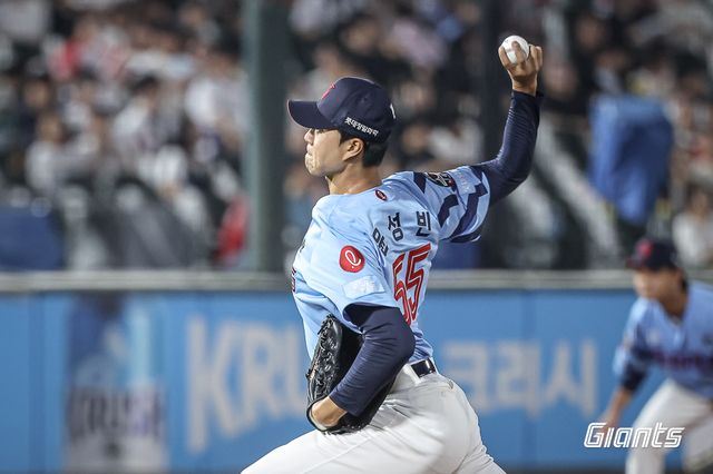 8일 오후 부산 사직야구장에서 열린 '2025 신한 SOL Bank KBO리그' SSG 랜더스와 롯데 자이언츠의 경기, SSG가 투수들의 호투에 힘입어 1:0으로 승리했다. 롯데 나균안, 정철원에 이어 마운드에 오른 윤성빈은 1이닝 무피안타 무사사구 2탈삼진 무실점을 기록했다. 롯데 자이언츠